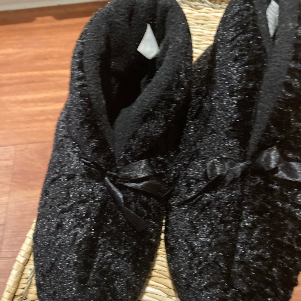 Medium 7/8 black bootie slippers Gently used